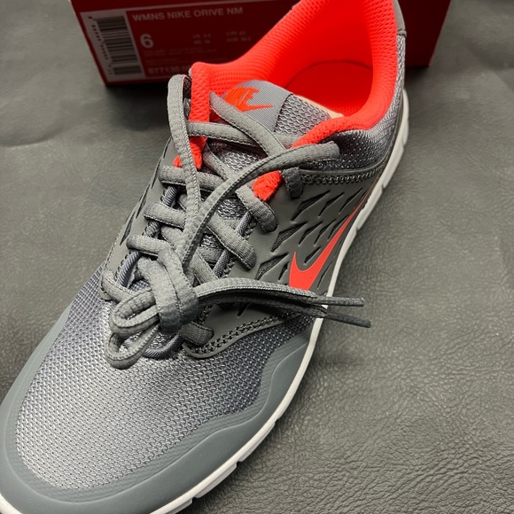 Women’s Nike Orive NM- Brand new in box -Size 6 - Picture 6 of 8